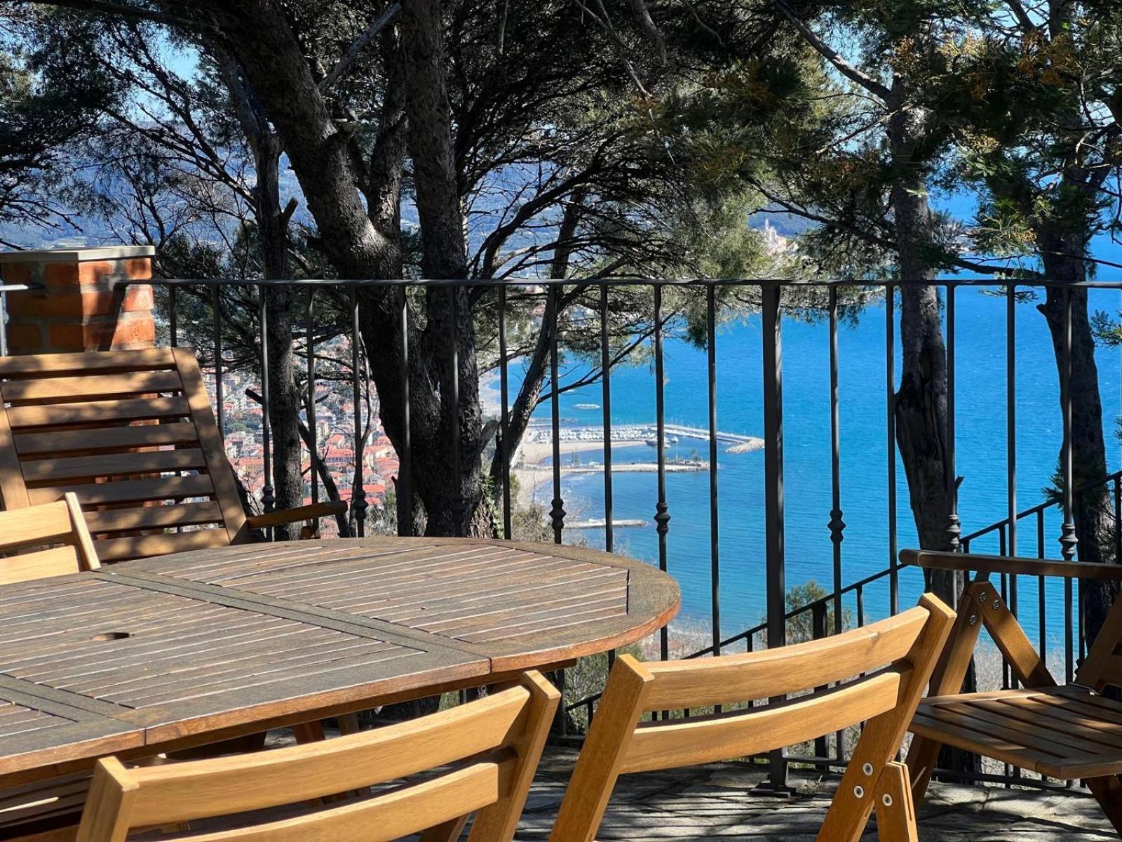 Torre Alpicella Holiday Home, A Scenic Escape Into Nature And Relaxation Диано Марина Екстериор снимка